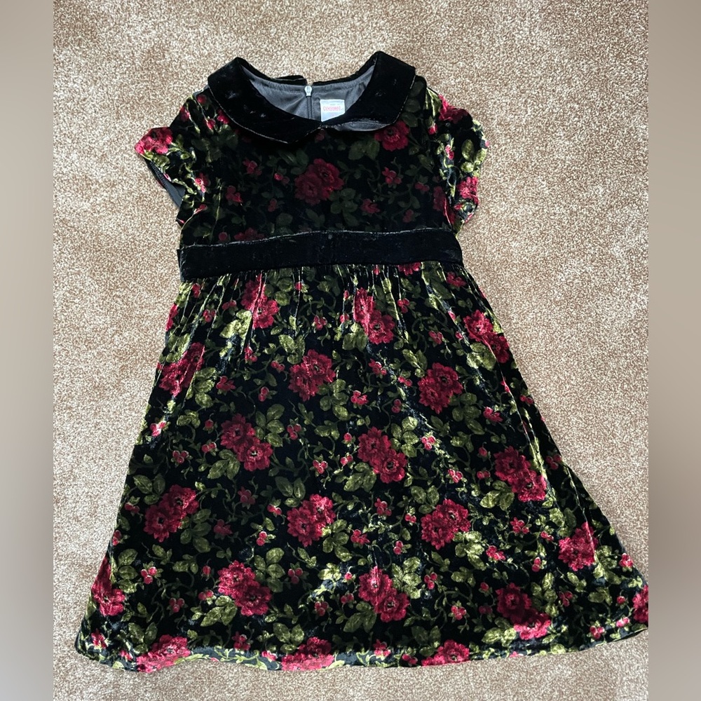 Gymbore size 6 black velvet rose christmas Dresss